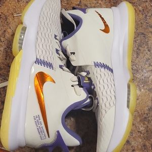 Men's Nike Athletic Shoes never worn brand new size 11